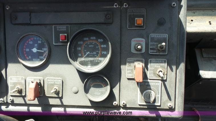 image for item K5004 1996 Gillig Phantom shuttle bus