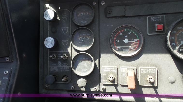 image for item K5004 1996 Gillig Phantom shuttle bus