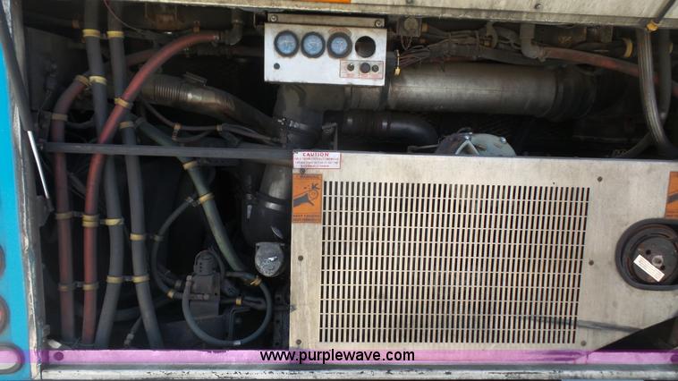 image for item K5004 1996 Gillig Phantom shuttle bus