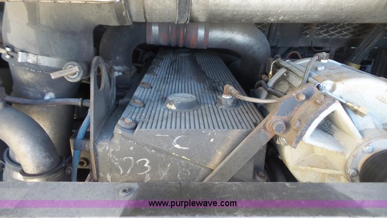 image for item K5004 1996 Gillig Phantom shuttle bus