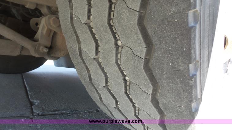 image for item K5004 1996 Gillig Phantom shuttle bus