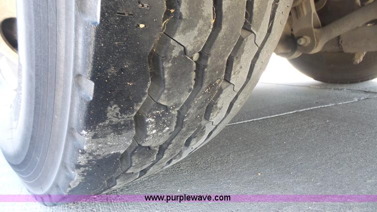 image for item K5004 1996 Gillig Phantom shuttle bus