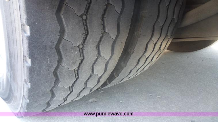 image for item K5004 1996 Gillig Phantom shuttle bus