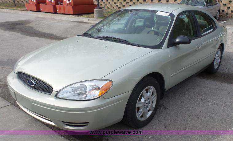 image for item K5096 2005 Ford Taurus SE
