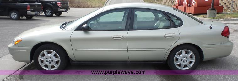 image for item K5096 2005 Ford Taurus SE
