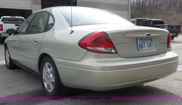 image for item K5096 2005 Ford Taurus SE