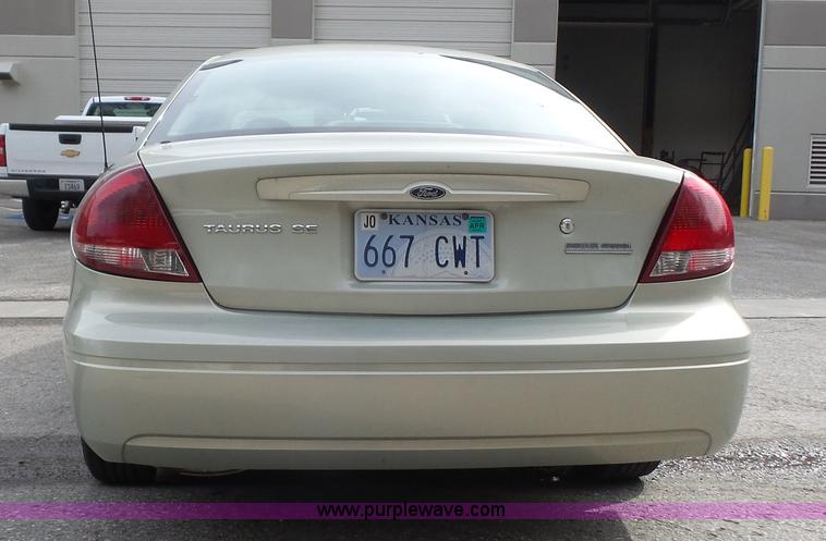 image for item K5096 2005 Ford Taurus SE