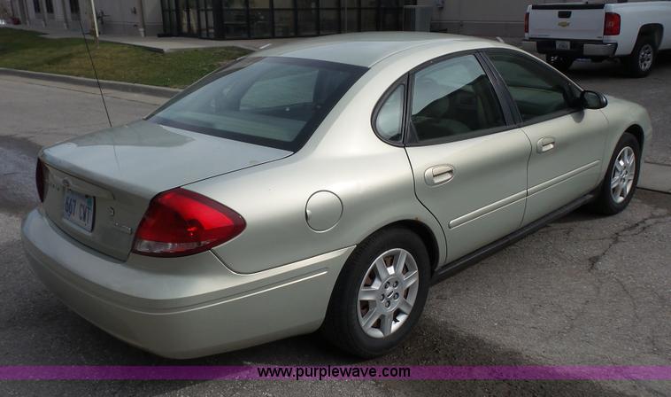 image for item K5096 2005 Ford Taurus SE