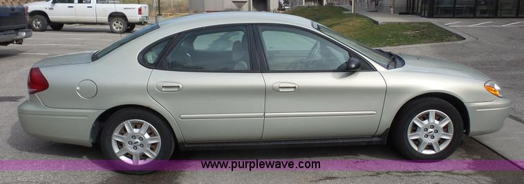 image for item K5096 2005 Ford Taurus SE