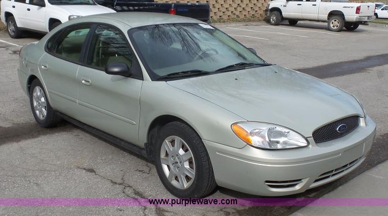 image for item K5096 2005 Ford Taurus SE