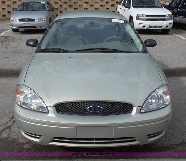 image for item K5096 2005 Ford Taurus SE