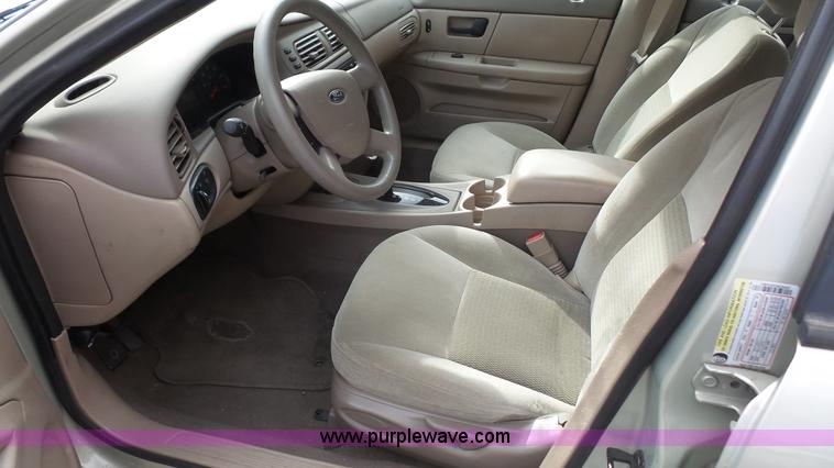 image for item K5096 2005 Ford Taurus SE