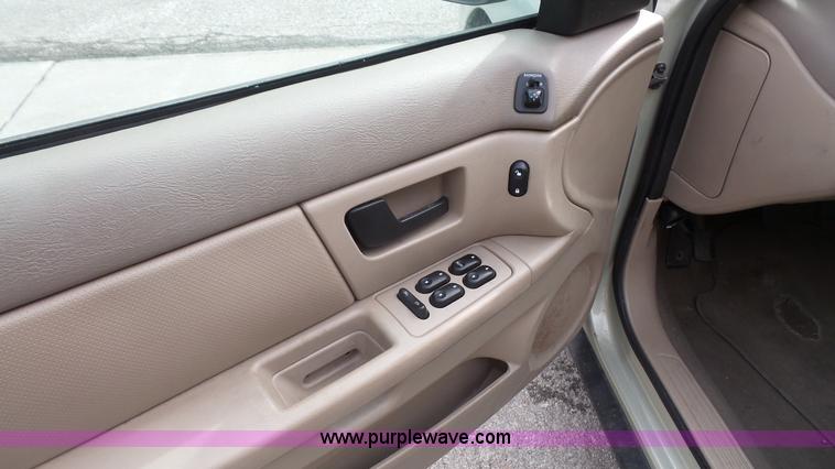 image for item K5096 2005 Ford Taurus SE