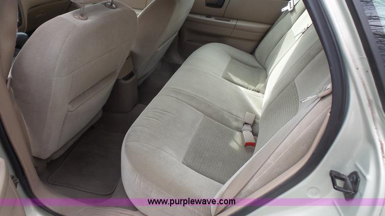 image for item K5096 2005 Ford Taurus SE