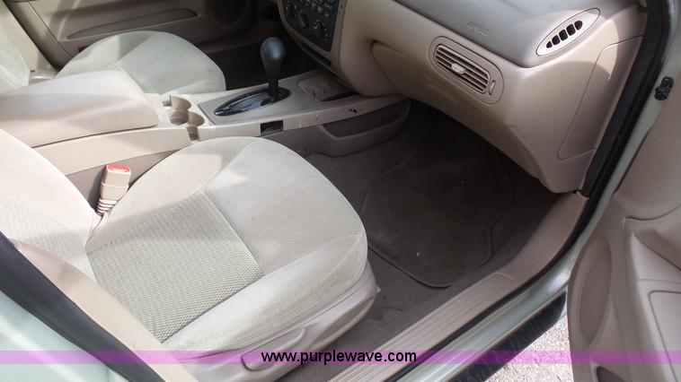 image for item K5096 2005 Ford Taurus SE