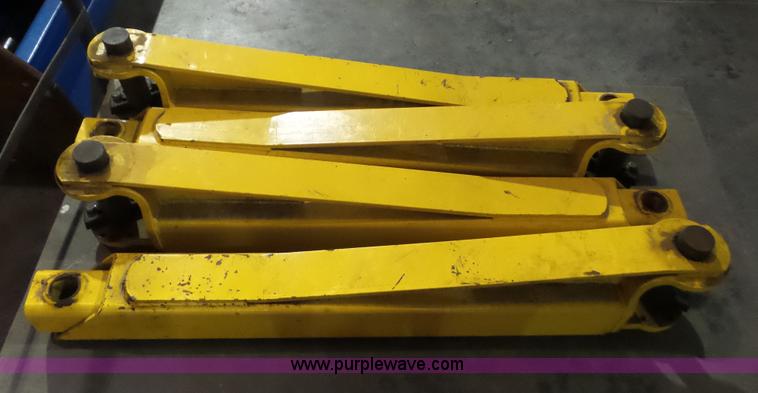 image for item K5129 Rotary automotive lift