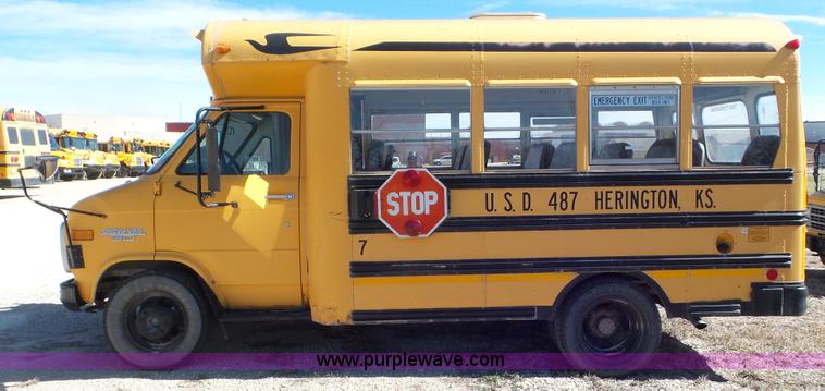 image for item K6860 1993 Chevrolet G30 school bus