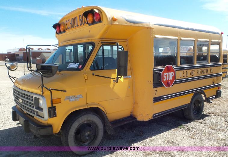image for item K6860 1993 Chevrolet G30 school bus