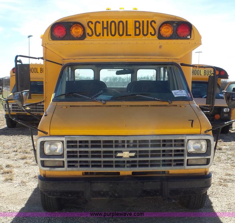 image for item K6860 1993 Chevrolet G30 school bus