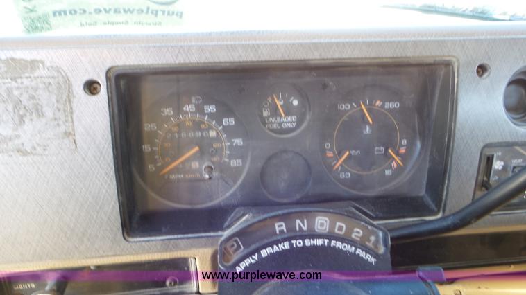 image for item K6860 1993 Chevrolet G30 school bus