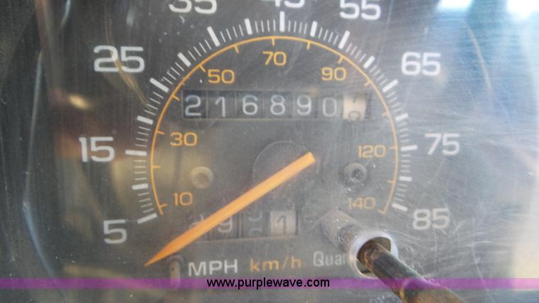 image for item K6860 1993 Chevrolet G30 school bus