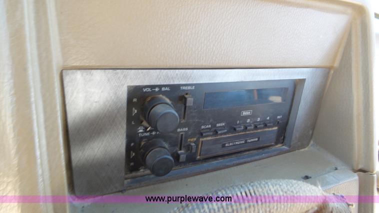 image for item K6860 1993 Chevrolet G30 school bus