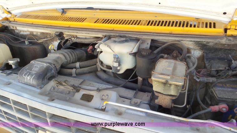 image for item K6860 1993 Chevrolet G30 school bus