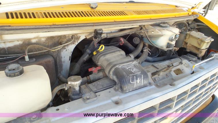 image for item K6860 1993 Chevrolet G30 school bus