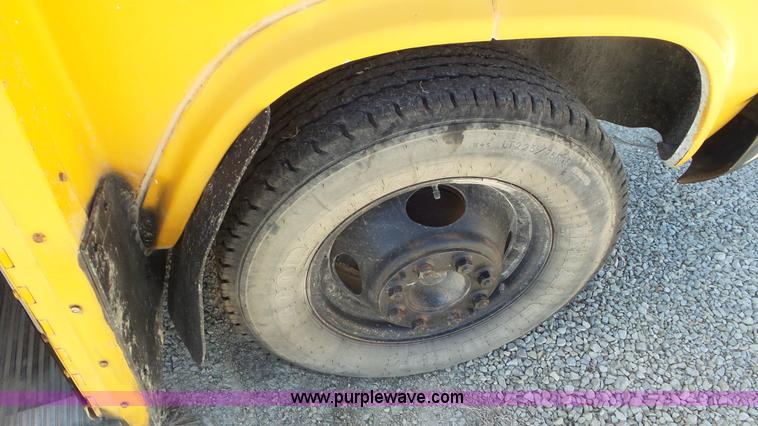 image for item K6860 1993 Chevrolet G30 school bus