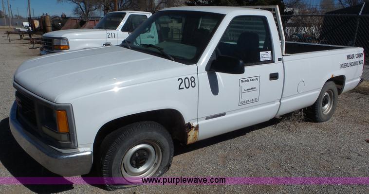 image for item K6934 1995 GMC Sierra 1500 pickup truck