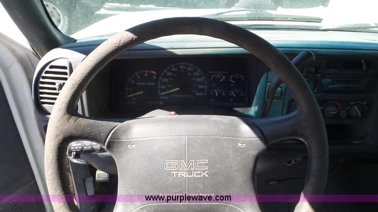 image for item K6934 1995 GMC Sierra 1500 pickup truck