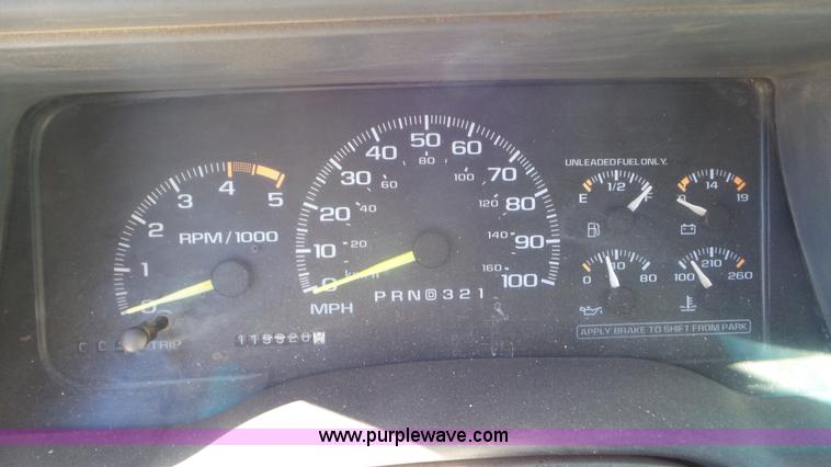 image for item K6934 1995 GMC Sierra 1500 pickup truck