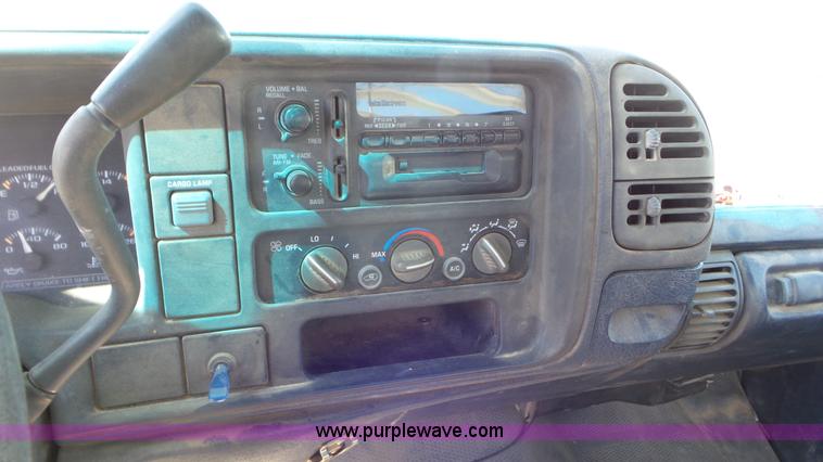 image for item K6934 1995 GMC Sierra 1500 pickup truck