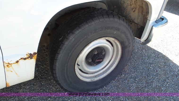 image for item K6934 1995 GMC Sierra 1500 pickup truck