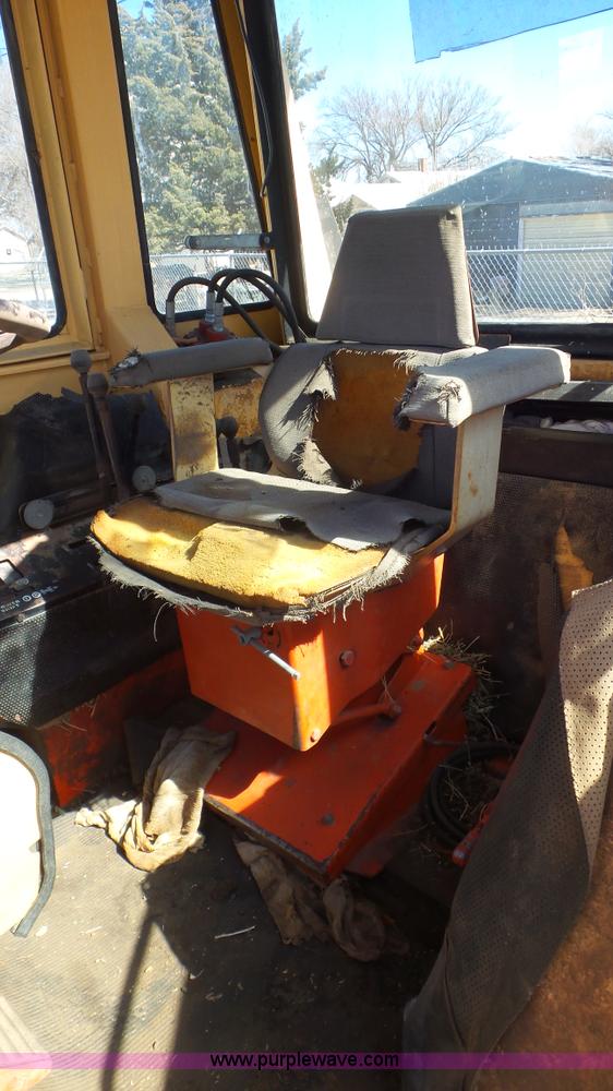 image for item K6935 1973 Case 1270 tractor