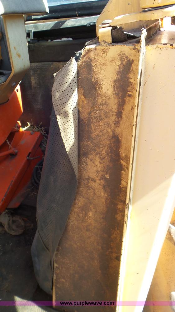 image for item K6935 1973 Case 1270 tractor