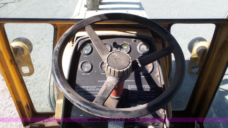 image for item K6935 1973 Case 1270 tractor