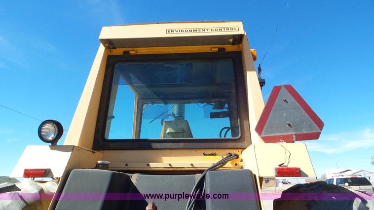 image for item K6935 1973 Case 1270 tractor