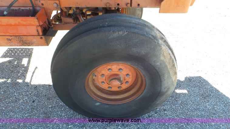 image for item K6935 1973 Case 1270 tractor