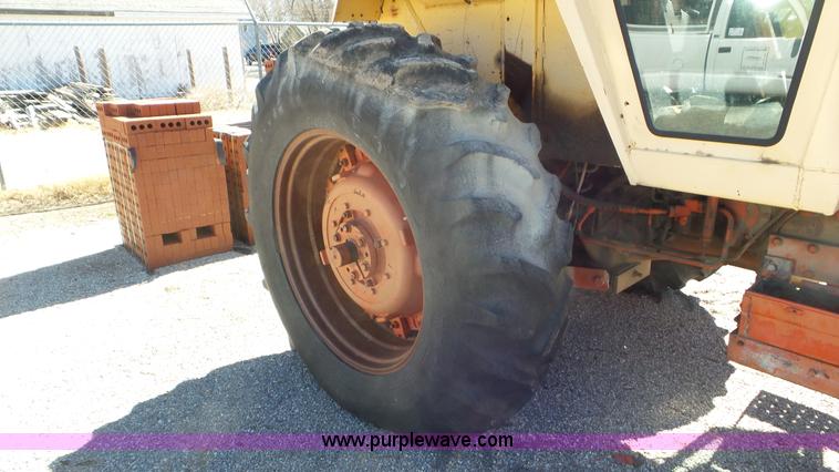 image for item K6935 1973 Case 1270 tractor