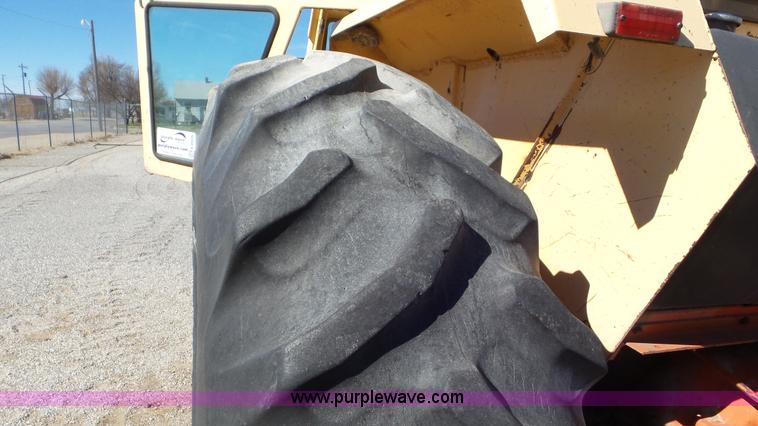 image for item K6935 1973 Case 1270 tractor