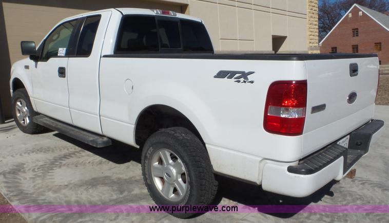 image for item K6940 2005 Ford F150 SuperCab pickup truck