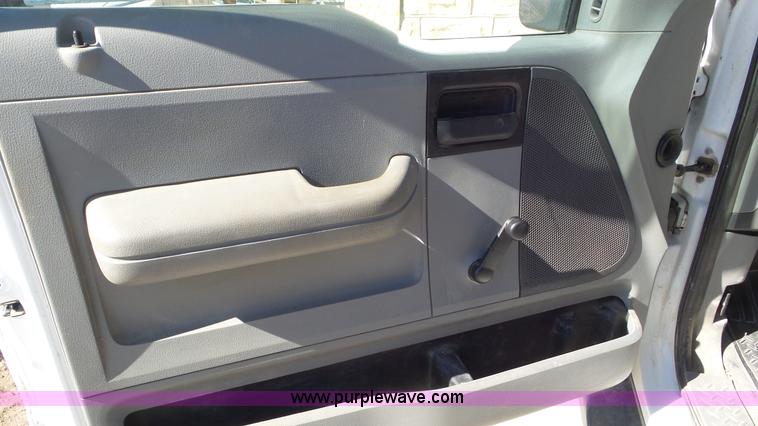 image for item K6940 2005 Ford F150 SuperCab pickup truck