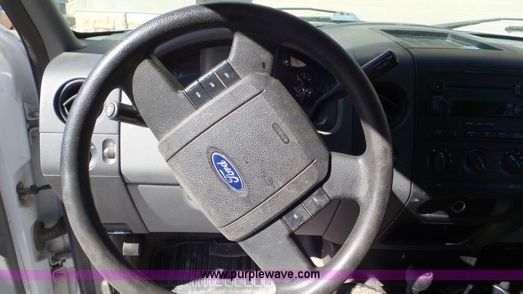 image for item K6940 2005 Ford F150 SuperCab pickup truck