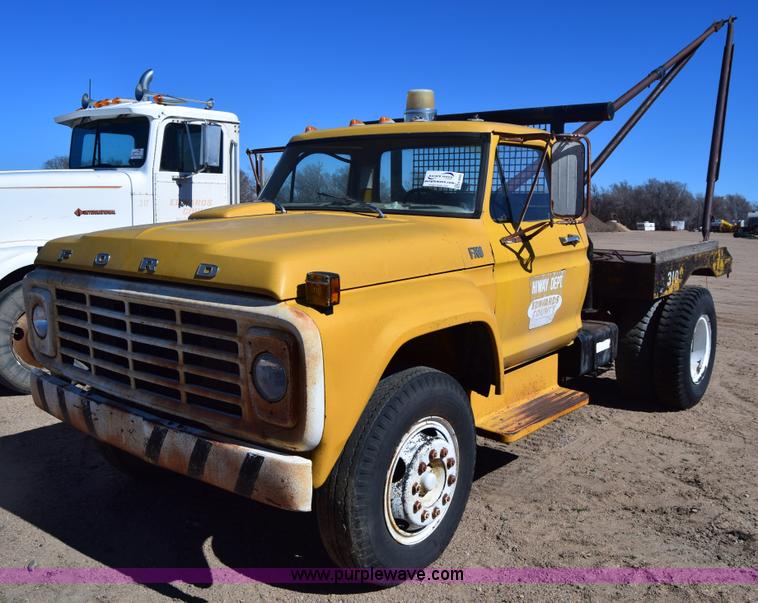 image for item K8680 1973 Ford F750 gin pole truck