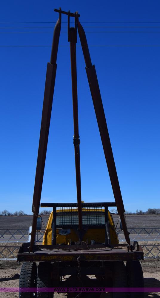 image for item K8680 1973 Ford F750 gin pole truck