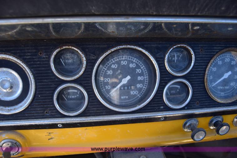 image for item K8680 1973 Ford F750 gin pole truck