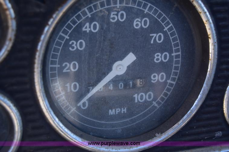 image for item K8680 1973 Ford F750 gin pole truck