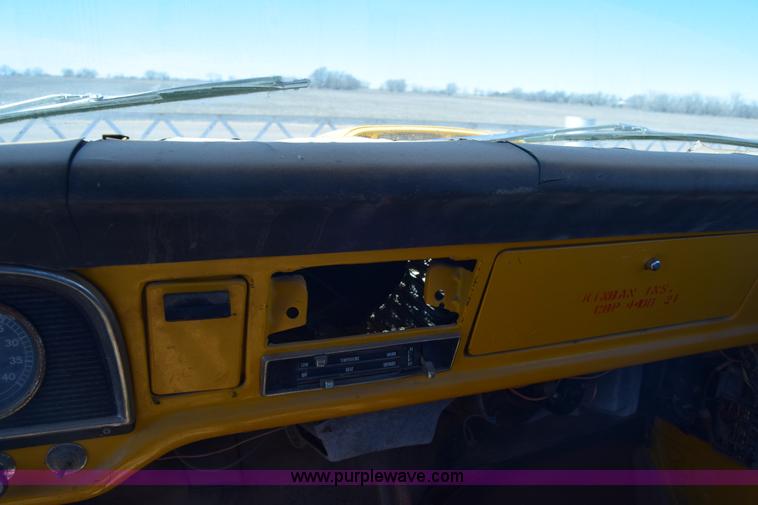 image for item K8680 1973 Ford F750 gin pole truck