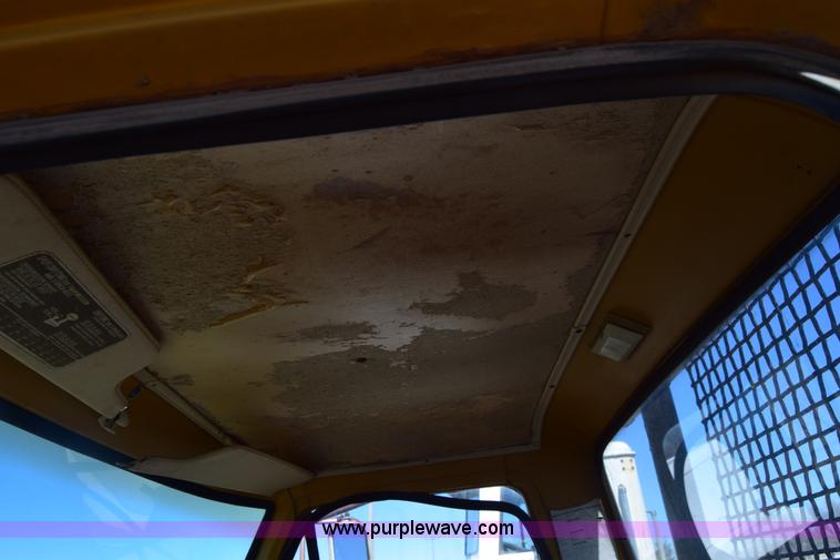 image for item K8680 1973 Ford F750 gin pole truck